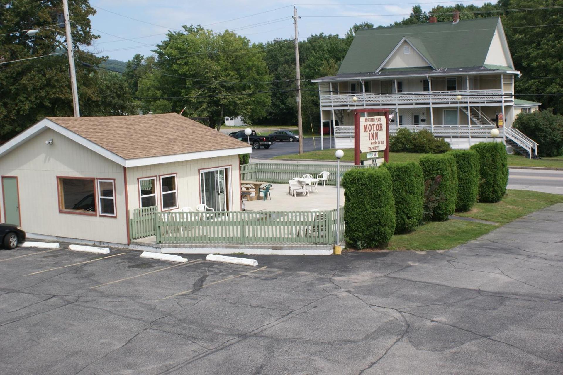 Northern Peaks Motor Inn Gorham Exteriör bild